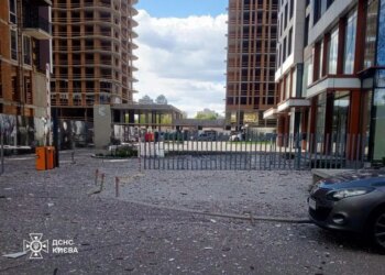 Атака рф на Київ призвела до ДТП з постраждалим, уламки впали на недобудову і цвинтар – мер