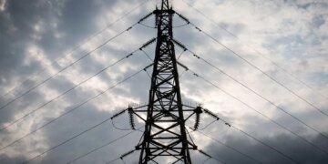Російські атаки знеструмили частину шести областей, без графіків