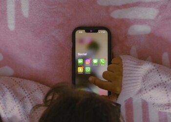 ЄС бачить Meta нездатною тримати дітей віком до 13 років подалі від Facebook та Instagram