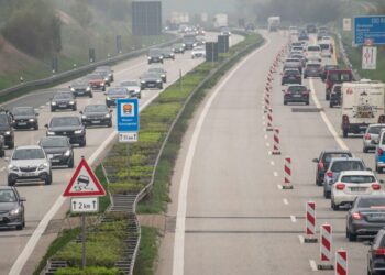 Европейцев призвали работать из дома и меньше ездить: в чем дело