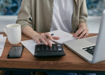 Владельцам бумажных трудовых книжек выдвинули условие: раскрыта судьба стажа после 10 июня