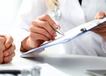 Лікарі рятують матір постраждалого хлопчика після теракту в Києві