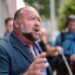 Сатира проти конспірології: The Onion хоче перетворити Infowars на пародійний сайт
