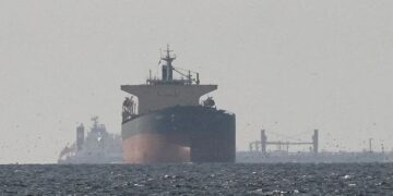 Іран пропускає через Ормузьку протоку 15 суден на день