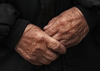 Пособие на погребение пенсионера: кто может получить выплаты и какие документы необходимы