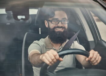 Очки, линзы и спецкоды: в МВД объяснили новые требования к водителям с нарушениями зрения