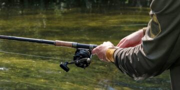 Платные пруды: одна деталь позволяет украинцам рыбачить бесплатно