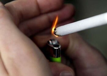 Велика Британія ухвалює закон для «покоління без куріння»