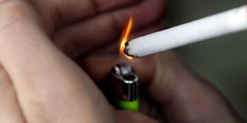 Велика Британія ухвалює закон для «покоління без куріння»