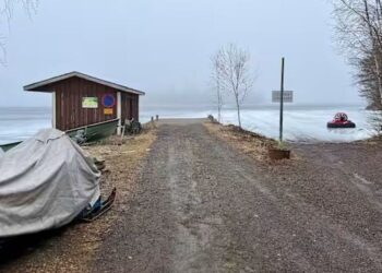 У Фінляндії виявили іноземний дрон на льоду озера біля кордону з Росією
