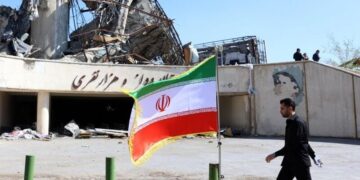 США атакували військові об’єкти на острові Харк в Ірані, Трамп встановив дедлайн до вечора