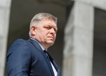 Фіцо: якщо Зеленський зацікавлений у зустрічі – має подзвонити путіну
