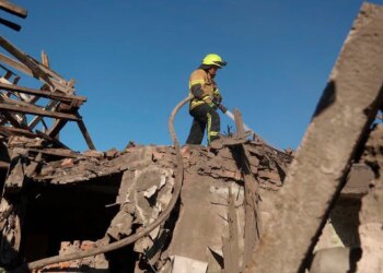 Ракетний удар рф по Дніпру 3 травня: з-під завалів деблокували тіло загиблого
