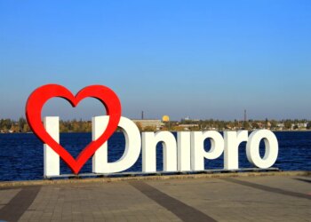 Ворог увечері завдав удару по Дніпру, чотири людини загинули – Зеленський