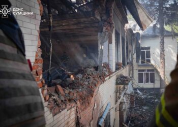 У Сумах з-під завалів дитсадка дістали тіло другої загиблої жінки