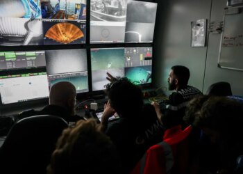 Підводні роботи виявили сотні артефактів на найглибшому затонулому кораблі Франції