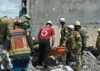 У Києві з-під завалів дістали ще два тіла, кількість загиблих зросла до 11