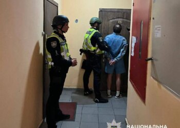 Стріляв у знайомих, а потім закрився у квартирі: у Києві затримали стрілка