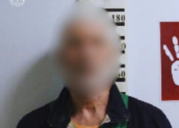 У Києві затримали 62-річного чоловіка, який зайшов у під’їзд за 15-річною дівчиною та вчинив розпусні дії