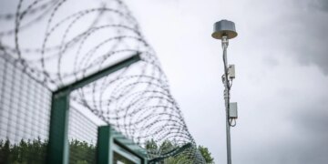 Естонія посилила кордон із рф першими стаціонарними детекторами дронів