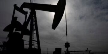 Удар по нефтянке РФ страшнее, чем кажется: Крутихин назвал главную цель украинских дронов