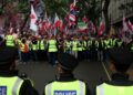 Тисячі людей вийшли на вулиці Лондона через міграцію та Палестину