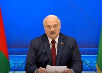 Лукашенко ответил Зеленскому и назвал “единственное условие” вступления Беларуси в войну