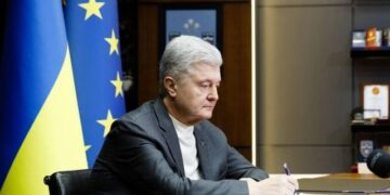 Порошенко після першої зустрічі з Зеленським віч-на-віч: домовились, що діалог стане постійним