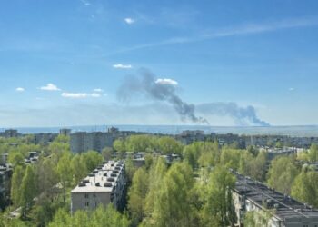 Дроны за 1500 км от границы снова ударили по Перми: горят ЛПДС и НПЗ