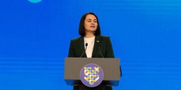 Тихановська: Лукашенко торгує політв’язнями за зняття санкцій, але знімати санкції за його співучасть у війні не можна
