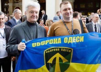 Порошенко і Зеленський під час зустрічі говорили про шляхи закінчення війни