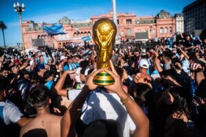 Аргентинські фанати готуються до чемпіонату світу попри спалах хантавірусу