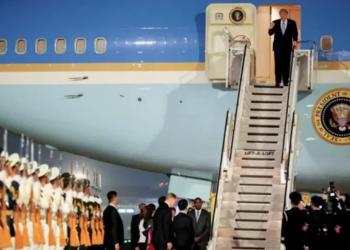 Трамп прибув до Китаю для переговорів із лідером країни Сі Цзіньпіном