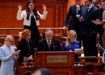 Парламент Румунії виніс вотум недовіри уряду