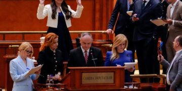Парламент Румунії виніс вотум недовіри уряду