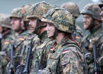 Близько 200 тисяч жителів ФРН отримали листи про військову службу