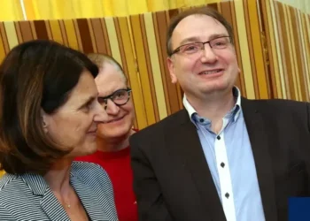 Французького професора звинуватили у фейковій Нобелівській премії