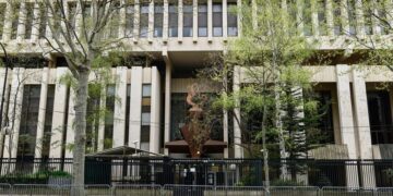 Посольству Росії у Парижі заблокували карти на бензин