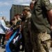 Порошенко передав чергову партію техніки у 9 підрозділів Сил оборони