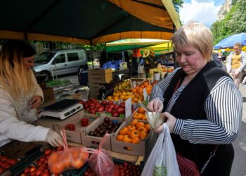 Абрикоси та персики можуть стати дефіцитними: чого чекати влітку