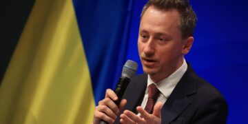 У Кабміні допустили закриття частини програм підтримки українців
