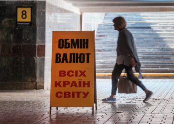 Євро стрімко падає, а долар дешевшає в обмінниках: актуальний курс валют на 6 травня