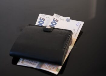 Від 450 до 3100 гривень: затверджено розміри виплат до Дня Незалежності (повний перелік)
