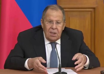 лавров стверджує, що росія готова відновити переговори з Україною з точки зупинки