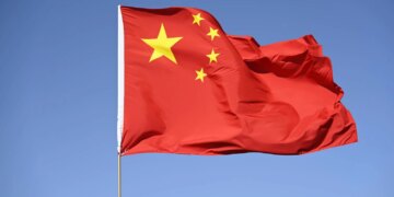 Китай пригрозив США відповіддю на включення Alibaba, BYD та інших у чорний список Пентагону