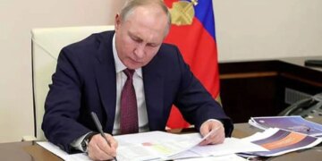 росія готова домовитися з Україною щодо припинення війни на "основі Анкоріджа" – путін