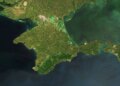 У Криму повідомляють про масовану атаку дронів та вибухи біля військових об'єктів