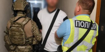 У Києві знайдений за оголошенням ремонтник з гранатою та ножем пограбував пенсіонерку
