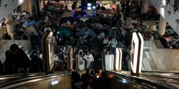 Понад 41 тисяча людей ховалися у метро Києва під час нічної атаки рф – це рекорд