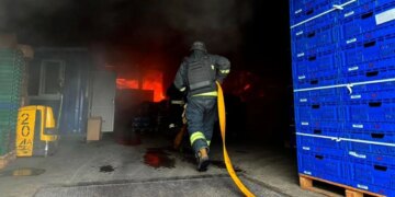 Удар рф по Дніпру 3 травня – знищені склади АТБ, пошкоджений дитячий садок